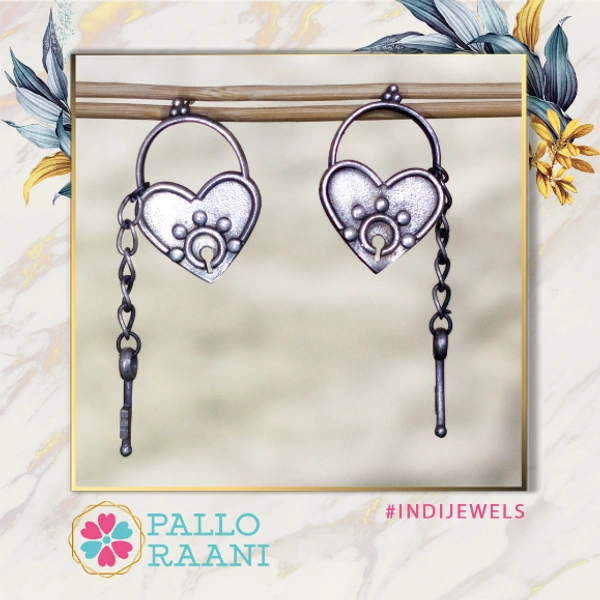 Lock and key earrings in silver-alike - silver